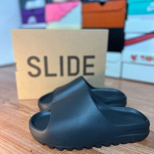 Adidas Yeezy Slide “Onyx “ size 8